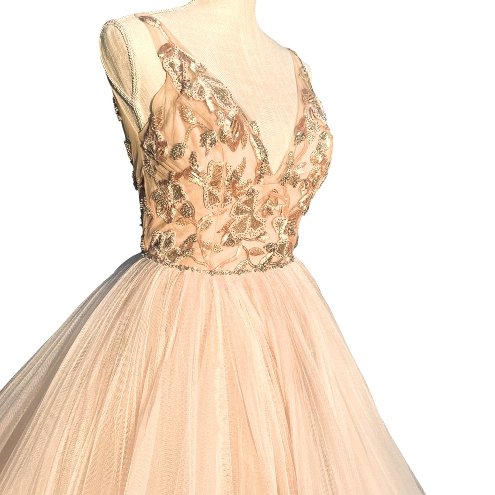 Elegant Wedding, Prom or Pageant dress. - Picture 8 of 9